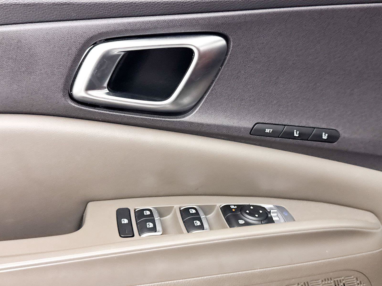 Used 2025 Kia Carnival SX FWD image 29
