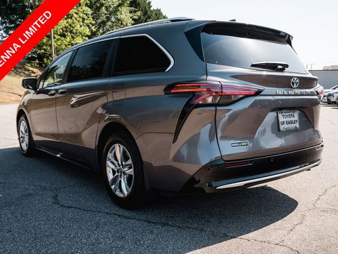 Certified 2023 Toyota Sienna Limited FWD image 5