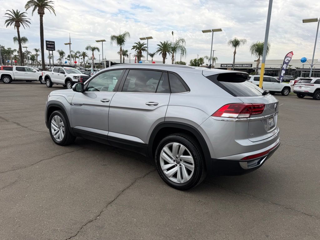 Used 2021 Volkswagen Atlas Cross Sport SE FWD image 4