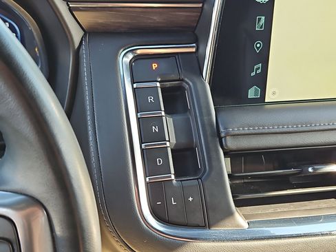 Certified 2024 Chevrolet Suburban Z71 w/ Luxury Package image 22