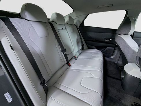 New 2025 Hyundai Elantra Limited image 30