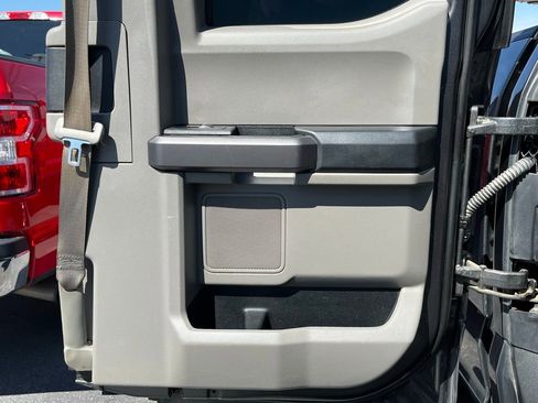 Used 2019 Ford F150 XLT w/ Equipment Group 302A Luxury AWD/4WD image 18