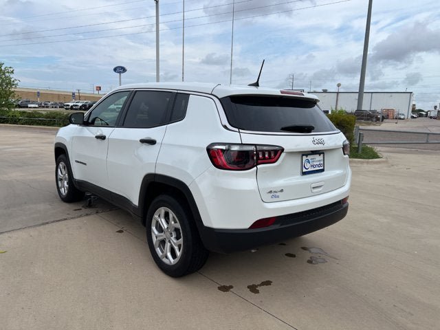 Used 2024 Jeep Compass Sport AWD/4WD image 3