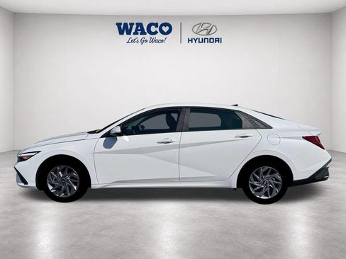 Certified 2026 Hyundai Elantra Hybrid FWD image 5