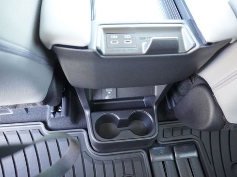 New 2026 Toyota Sienna XLE FWD image 9