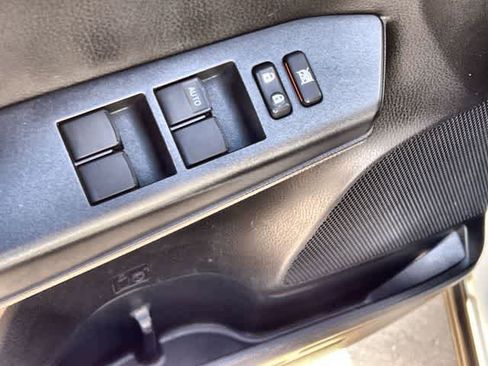Used 2018 Toyota RAV4 XLE FWD image 30