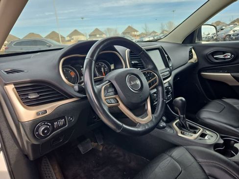 Used 2018 Jeep Cherokee Limited image 2