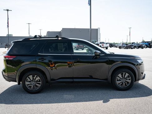 Used 2022 Nissan Pathfinder SV FWD image 11