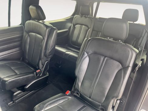 Used 2022 Jeep Wagoneer Series III w/ Flexible Seating Group image 13