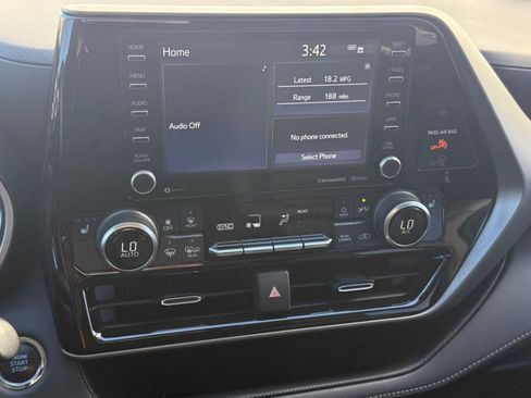 Used 2022 Toyota Highlander XLE image 24