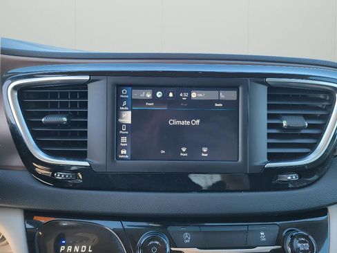 Used 2023 Chrysler Voyager LX image 20