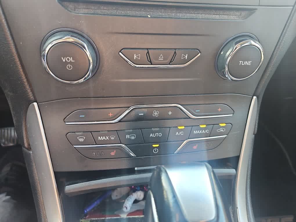 Used 2018 Ford Edge SEL w/ Equipment Group 201A FWD image 17