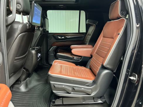 Certified 2023 GMC Yukon XL Denali Ultimate AWD/4WD image 14