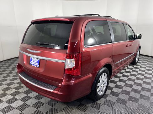Used 2014 Chrysler Town & Country Touring FWD image 6