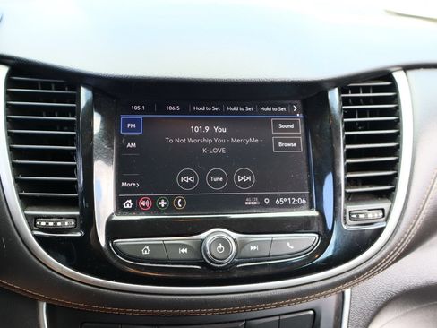 Used 2020 Chevrolet Trax LS w/ LPO, Protection Package FWD image 18