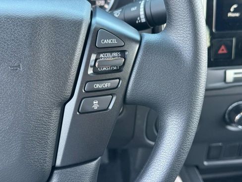 Used 2025 Nissan Frontier SV RWD image 17