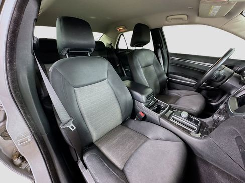 Used 2019 Chrysler 300 Touring w/ Sport Appearance Package image 27