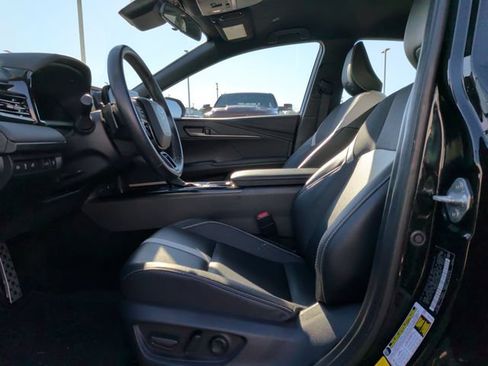 Used 2025 Toyota Camry SE FWD image 11