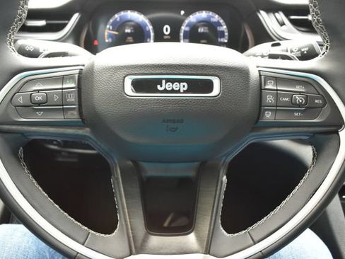 Used 2023 Jeep Grand Cherokee L Limited AWD/4WD image 23