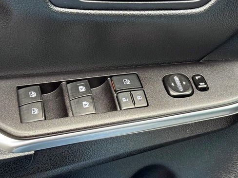 Used 2015 Toyota Camry SE FWD image 13