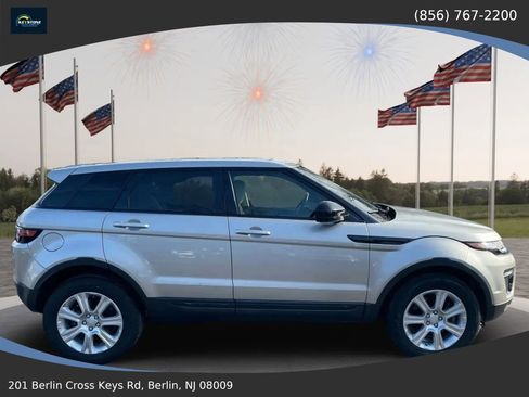 Used 2017 Land Rover Range Rover Evoque SE AWD/4WD image 2