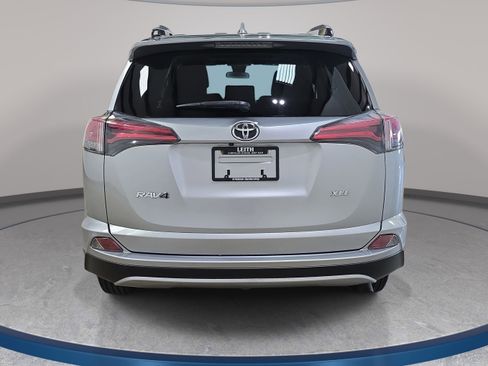Used 2018 Toyota RAV4 XLE FWD image 7
