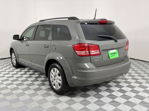 Used 2019 Dodge Journey SE FWD image 3