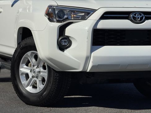 Used 2022 Toyota 4Runner SR5 Premium image 2
