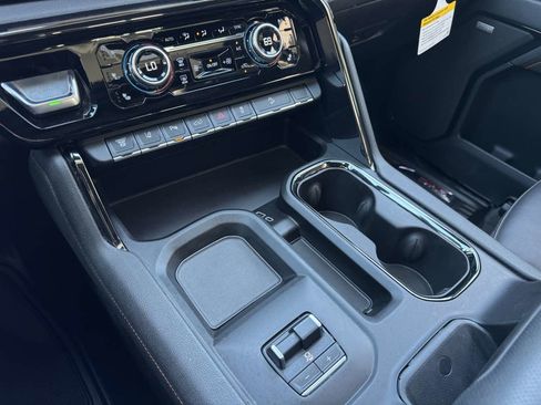 Used 2024 GMC Sierra 2500 AT4 w/ AT4 Premium Plus Package image 16