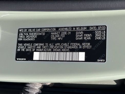 Certified 2024 Volvo XC40 B5 Plus AWD/4WD image 25