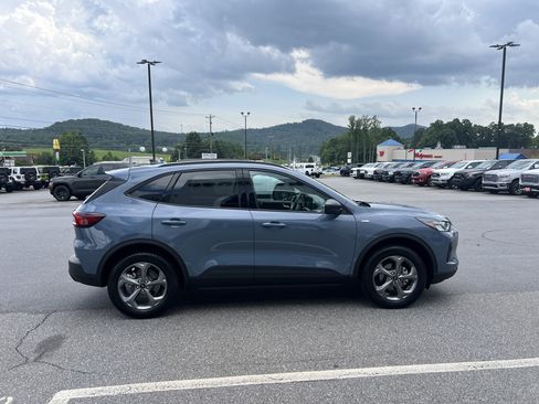 Used 2026 Ford Escape ST-Line w/ Tech Pack #1 AWD/4WD image 4