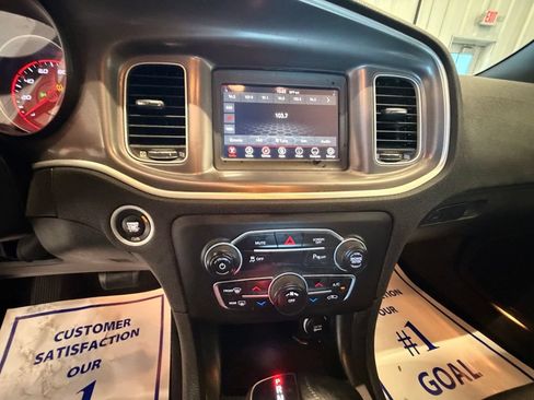 Used 2022 Dodge Charger SXT RWD image 31