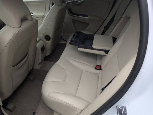 Used 2015 Volvo XC60 T6 Platinum image 17