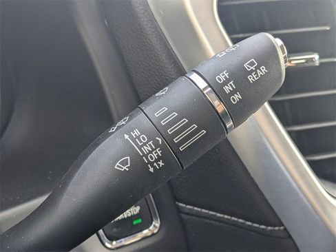 Used 2023 GMC Acadia SLT image 26