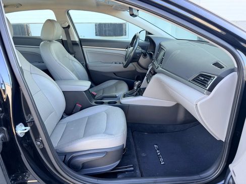Used 2017 Hyundai Elantra Limited w/ Limited Tech Package 04 FWD image 13