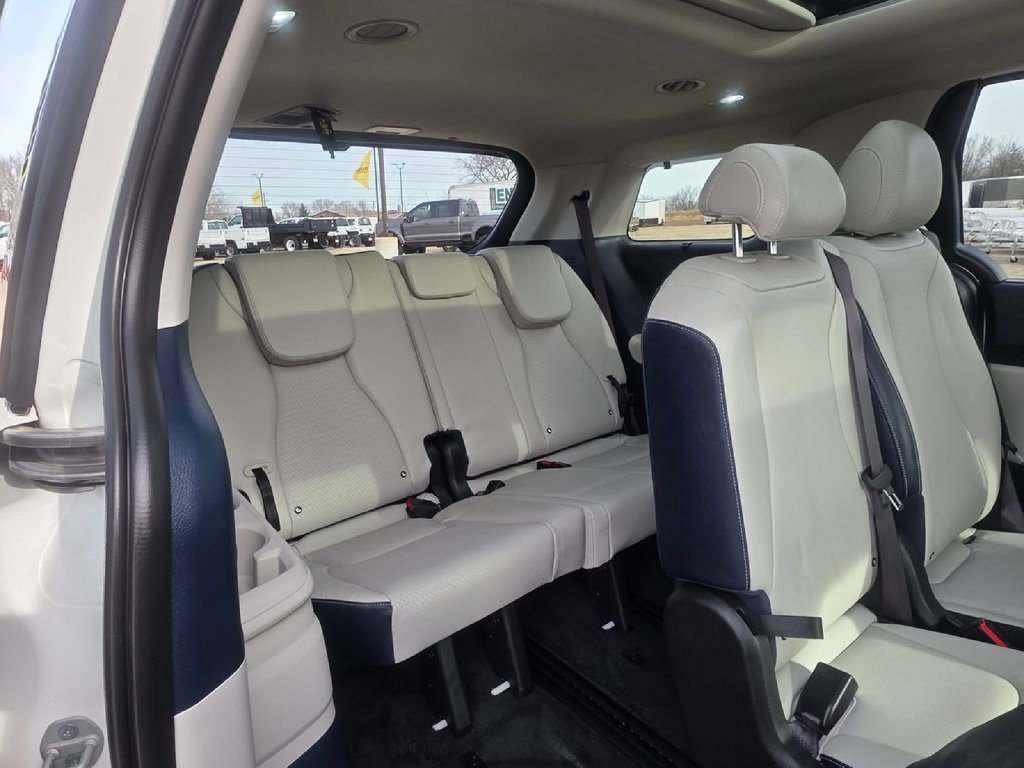 Used 2025 Kia Carnival SX Prestige FWD image 44