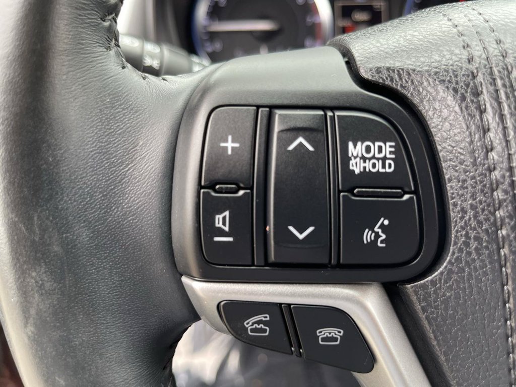 Used 2016 Toyota Highlander Limited FWD image 33