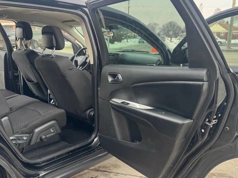 Used 2018 Dodge Journey SE w/ Blacktop Package image 19