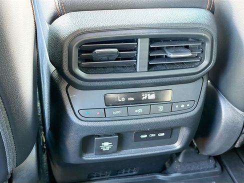 Used 2024 Honda Pilot TrailSport image 31
