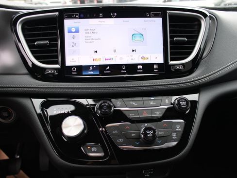 New 2026 Chrysler Pacifica Select image 17