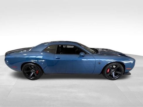 Used 2022 Dodge Challenger SRT Hellcat w/ SRT Black Package RWD image 8