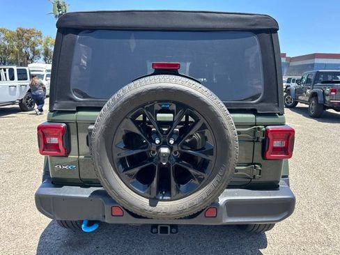 Used 2023 Jeep Wrangler Unlimited Sahara w/ Cold Weather Group AWD/4WD image 6
