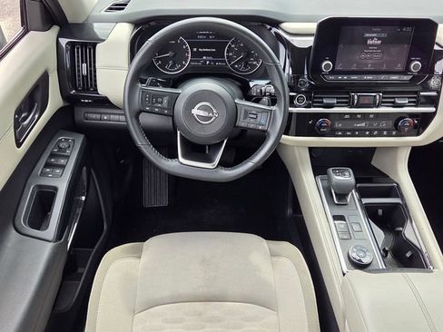 Used 2024 Nissan Pathfinder SV AWD/4WD image 7