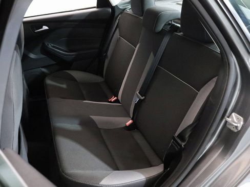 Used 2014 Ford Focus SE w/ SE Winter Package image 7