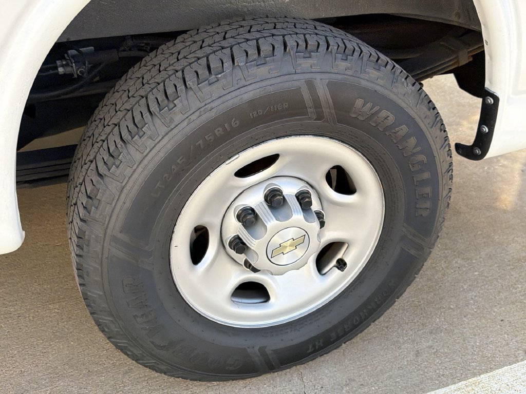 Used 2023 Chevrolet Express 2500 w/ Driver Convenience Package RWD image 3