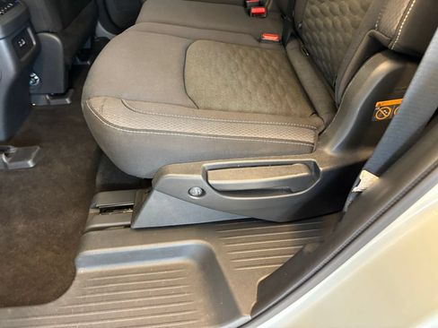 Used 2024 Nissan Pathfinder SV AWD/4WD image 25