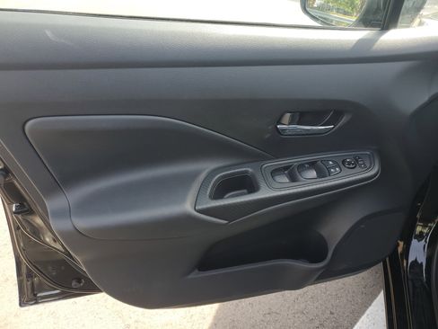 Used 2025 Nissan Versa SV FWD image 8