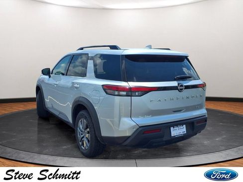 Used 2024 Nissan Pathfinder SV FWD image 3
