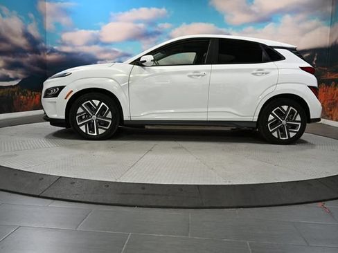 Used 2023 Hyundai Kona Limited w/ Cargo Package FWD image 5