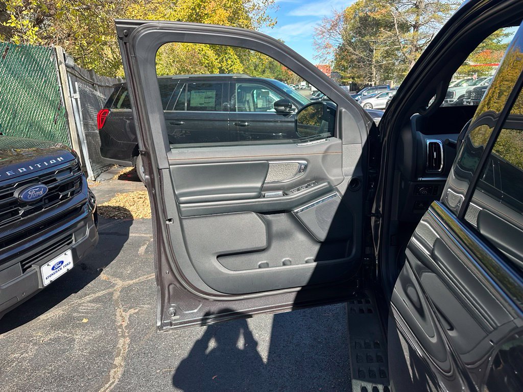 Used 2025 Ford Expedition Tremor AWD/4WD image 13